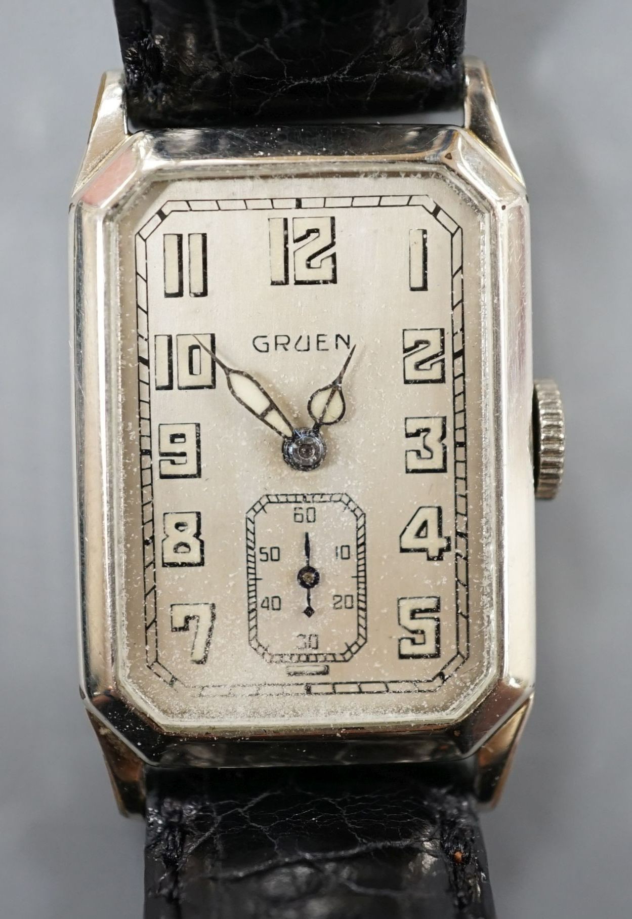 A gentleman's 14k gold filled Gruen manual wind wrist watch, on a leather strap.